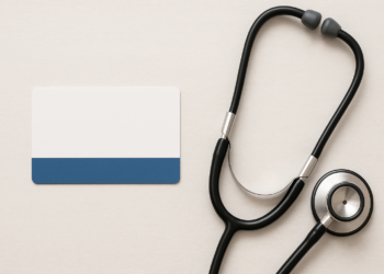 Pracownik wyjeżdżający do Niemiec sprawdza dokumenty Krankenkasse i kartę ubezpieczenia zdrowotnego